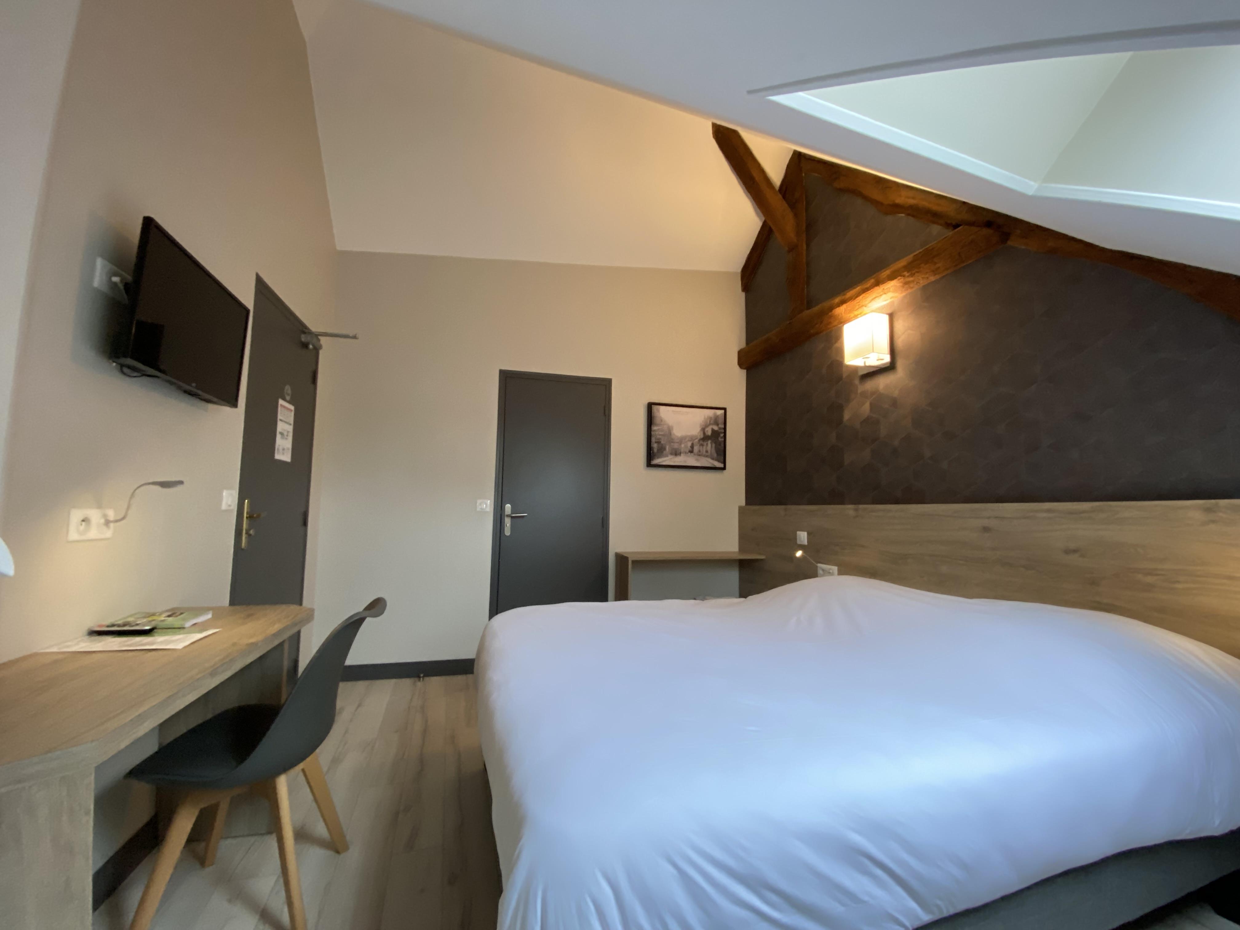 Logis - Hotel & Restaurant Saint Nicolas Chaumont-en-Vexin Exterior foto